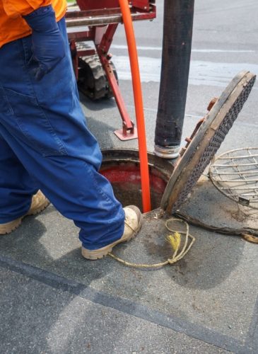 Workers,Cleaning,And,Unblocking,Sewers,On,Street.,Auckland.